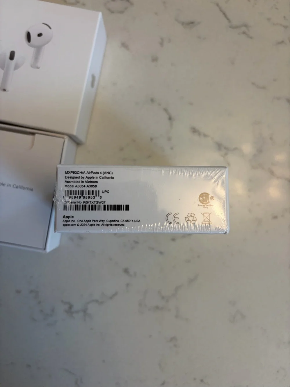 AirPods gen 4s never used comes with every thing (ONE DAY SHIPPING)